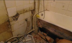 bagno da rifare 2 300x183 - bagno da rifare-2